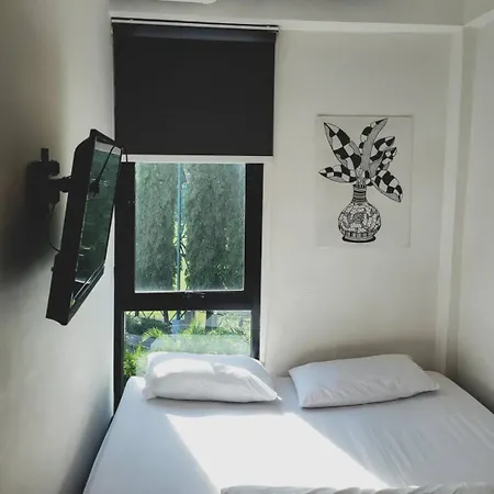 Holy Sheet Hostel Bangkok Exterior photo